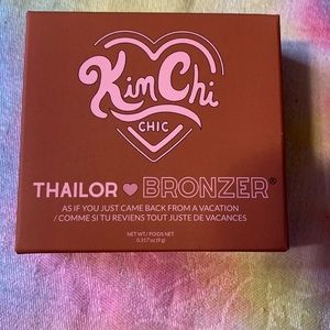 New in the box bronzer many pictures